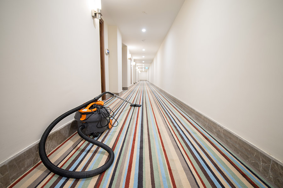 vacuum_hallway_900x600 vacuum_hallway_900x600